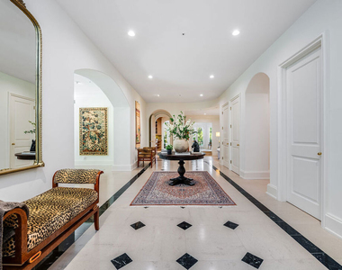 915 N Rexford Drive - Photo Thumbnail 9