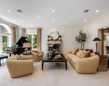 915 N Rexford Drive - Photo Thumbnail 7