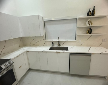 18 Selby Lane - Photo Thumbnail 7