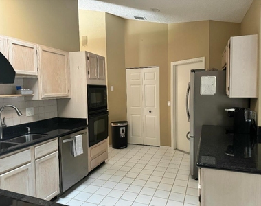 2937 Se Cates Circle - Photo Thumbnail 14