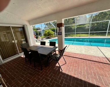 2937 Se Cates Circle - Photo Thumbnail 5