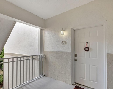 11023 Legacy Lane - Photo Thumbnail 5
