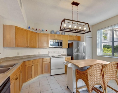11023 Legacy Lane - Photo Thumbnail 16