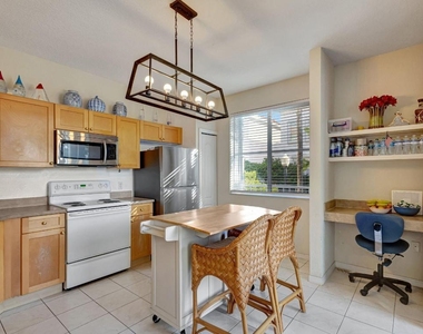 11023 Legacy Lane - Photo Thumbnail 17