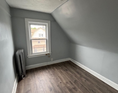 624 East 26th Street - Photo Thumbnail 4