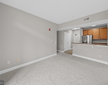 2000 Fountainview Circle - Photo Thumbnail 3