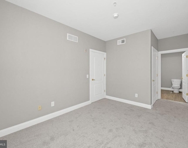 2000 Fountainview Circle - Photo Thumbnail 11