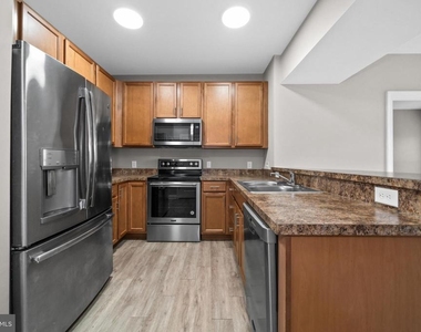 2000 Fountainview Circle - Photo Thumbnail 7