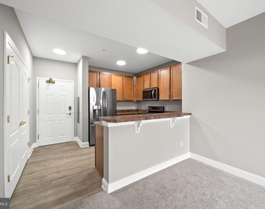 2000 Fountainview Circle - Photo Thumbnail 8