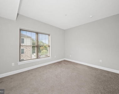 3000 Fountainview Circle - Photo Thumbnail 9