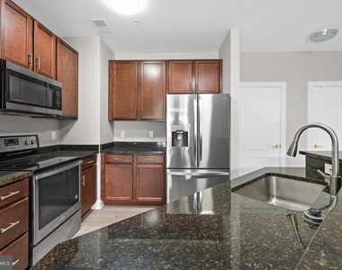 3000 Fountainview Circle - Photo Thumbnail 7