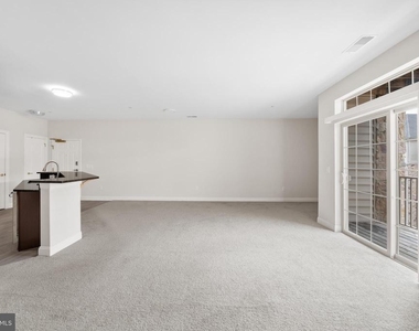 3000 Fountainview Circle - Photo Thumbnail 3
