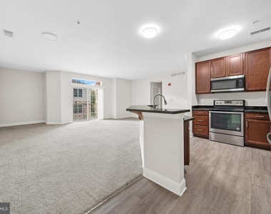 3000 Fountainview Circle - Photo Thumbnail 6