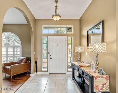 332 Maplewood Drive - Photo Thumbnail 4