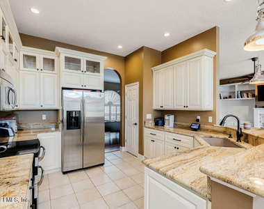 332 Maplewood Drive - Photo Thumbnail 7