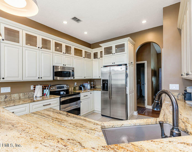 332 Maplewood Drive - Photo Thumbnail 8