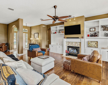 332 Maplewood Drive - Photo Thumbnail 13