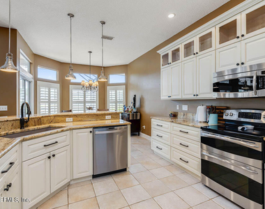 332 Maplewood Drive - Photo Thumbnail 9