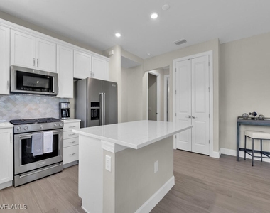11694 Canal Grande Drive - Photo Thumbnail 9