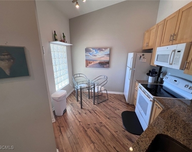 12061 Summergate Circle - Photo Thumbnail 3