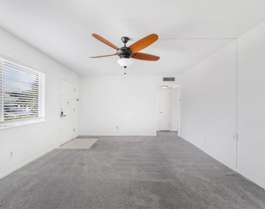 339 Joel Boulevard - Photo Thumbnail 4