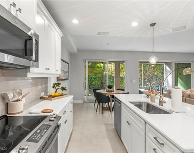 2640 Seychelles Circle - Photo Thumbnail 13