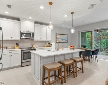 2640 Seychelles Circle - Photo Thumbnail 12