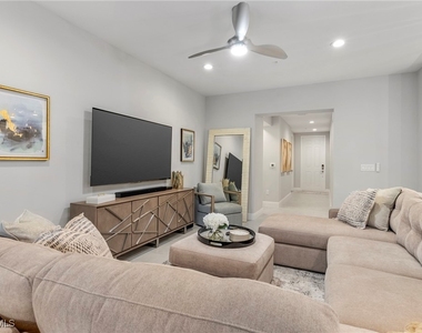 2640 Seychelles Circle - Photo Thumbnail 8