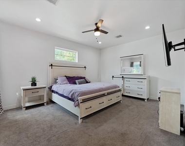 4547 Newberry Street - Photo Thumbnail 3