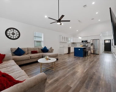 4547 Newberry Street - Photo Thumbnail 1