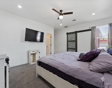 4547 Newberry Street - Photo Thumbnail 4