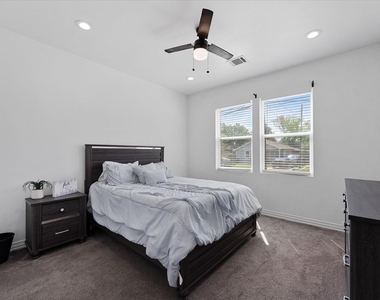 4547 Newberry Street - Photo Thumbnail 7