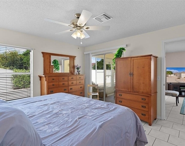 1330 La Jolla Circle - Photo Thumbnail 11