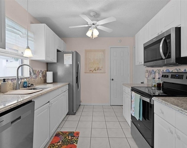 1330 La Jolla Circle - Photo Thumbnail 8