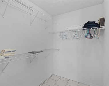 1330 La Jolla Circle - Photo Thumbnail 14