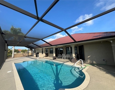 426 Nw 37th Place - Photo Thumbnail 3