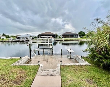 426 Nw 37th Place - Photo Thumbnail 8