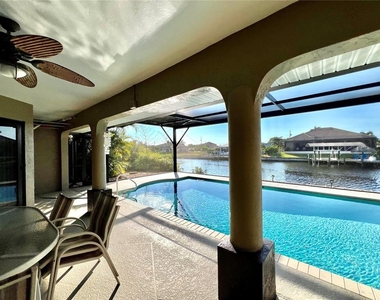 426 Nw 37th Place - Photo Thumbnail 5