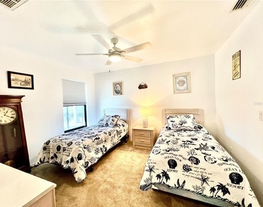 426 Nw 37th Place - Photo Thumbnail 27