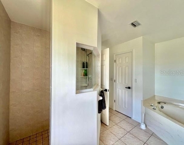 426 Nw 37th Place - Photo Thumbnail 26