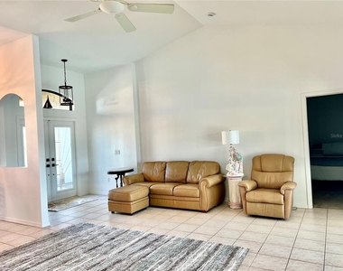 426 Nw 37th Place - Photo Thumbnail 17