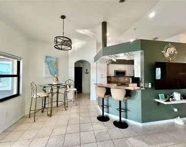 426 Nw 37th Place - Photo Thumbnail 13