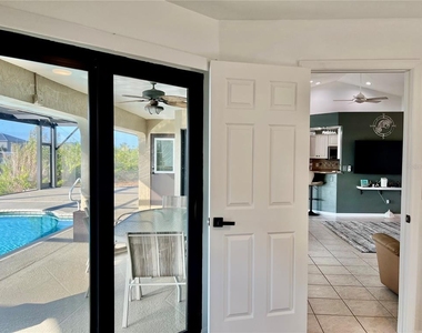 426 Nw 37th Place - Photo Thumbnail 22