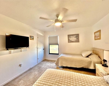 426 Nw 37th Place - Photo Thumbnail 29