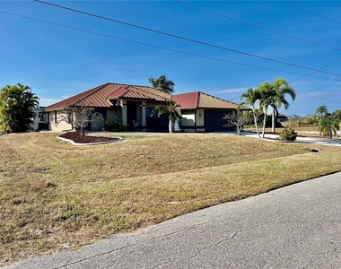 426 Nw 37th Place - Photo Thumbnail 1
