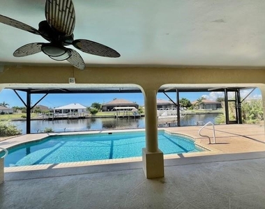 426 Nw 37th Place - Photo Thumbnail 7
