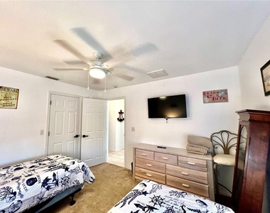 426 Nw 37th Place - Photo Thumbnail 28