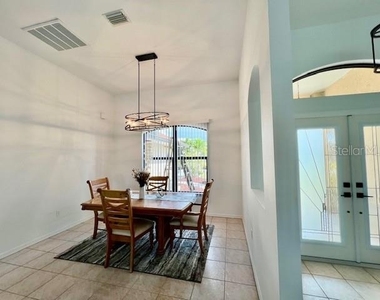 426 Nw 37th Place - Photo Thumbnail 14