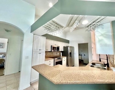 426 Nw 37th Place - Photo Thumbnail 12