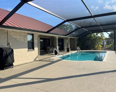 426 Nw 37th Place - Photo Thumbnail 4